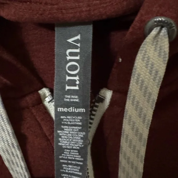 Vuori NWOT Halo Performance
Zip Up Hoody 2.0 Lightweight
DreamKnit Fabric Sz M - Picture 3 of 5